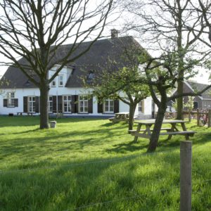 5 Vroeg Boerderij vanuit boomgaard 5 Vroeg Boerderij vanuit boomgaard