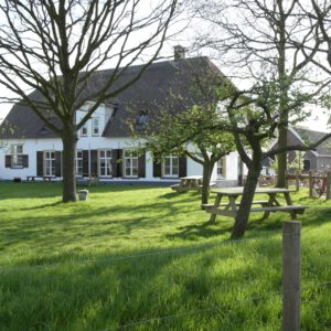 5 Vroeg Boerderij vanuit boomgaard 5 Vroeg Boerderij vanuit boomgaard